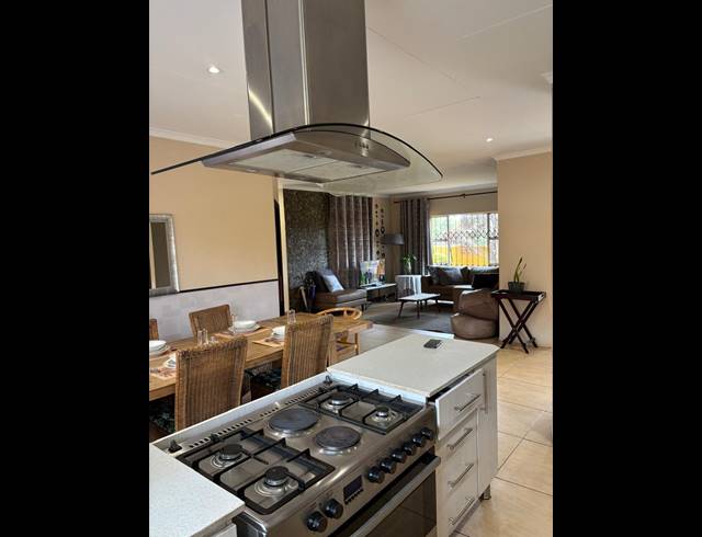340M² GUESTHOUSE FOR SALE IN RUSTENBURG RURAL